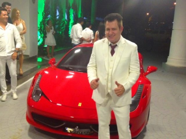 Músico comemorou seus 50 anos com uma festa luxuosa, avaliada em R$ 1, 5 milhão para 2.000 pessoas (Foto: Reprodução / Foto: Ag. News)