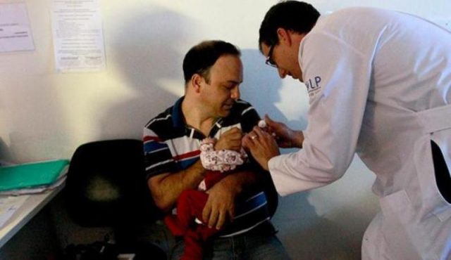 Crianças com suspeitas de microcefalia passam por exames no Hospital Roberto Santos, em Salvador. Camila Souza/GOVBA.