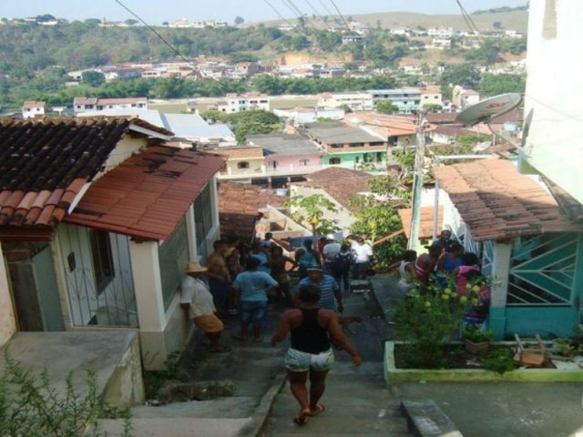 Crime chamou a tenção de vizinhos da família. Foto: Leandro Almeida/Site Mídia Bahia.