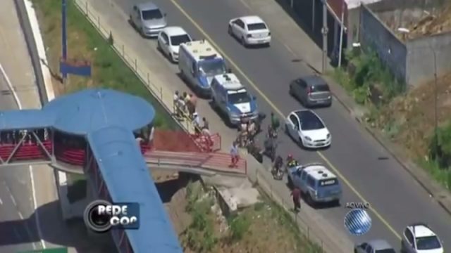 Homem é morto em passarela da Avenida Bonocô. Foto: TV Bahia