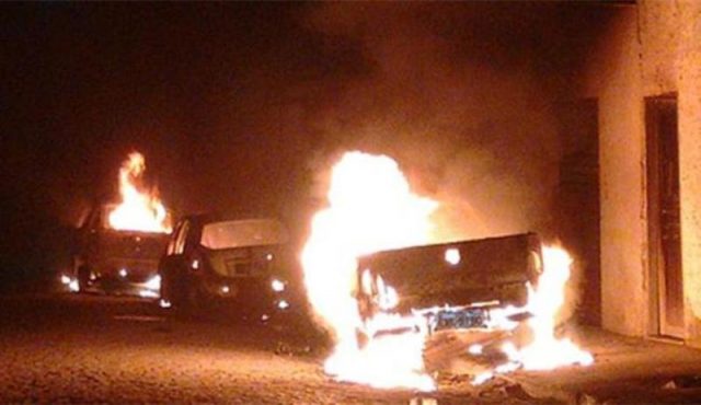 Criminosos incendiaram três carros nesta semana. Foto: Reprodução/Blog de Tavares.