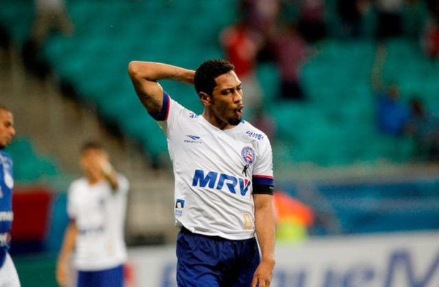 Hernane Brocador foi o autor dois gols da partida entre o Bahia e o Confiança. Foto: Arisson Marinho/CORREIO