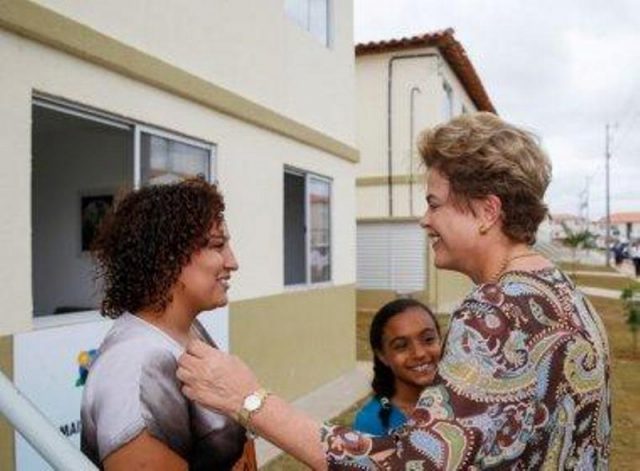 Dilma entrega casas do Minha Casa Minha Vida em Feira nesta sexta (18). (Foto: Roberto Stuckert Filho/PR)