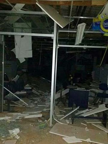 Bandidos explodiram cofres do Banco do Brasil em Boninal. (Foto: Fabiano Neves/ Site Destaque Bahia)