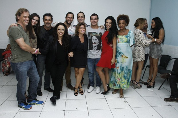 Letícia Lima com Adriana Esteves) evita foto com Ana Carolina após show no Rio (Foto: Reprodução / Ego)