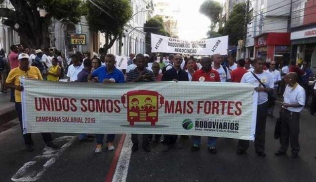 Trabalhadores fizeram caminhada no centro da capital Foto: Divulgação/Sindicato dos Rodoviários.