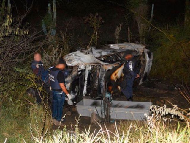 Carro com corpos em porta-malas foi encontrado no município de Santaluz. Foto: Uoston Pereira/Site Notícias de Santaluz.