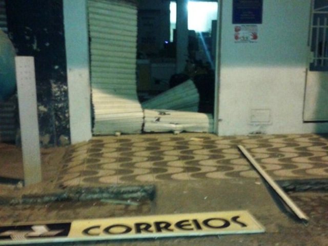 Agência foi explodida na madrugada desta sexta-feira. Foto: Divulgação/ PM Camacan.