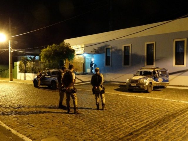 Polícia cercou o fórum e conseguiu prender o criminoso. Foto: Giro em Ipiaú.