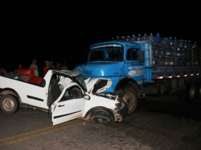 Segundo a polícia, o condutor do caminhão fugiu sem prestar socorro depois do acidente. Foto: Raimundo Mascarenhas/Calila Noticias.