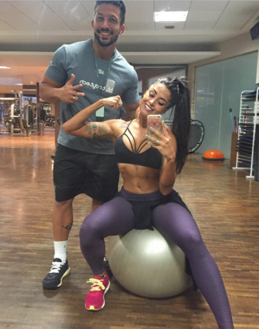 Aline Riscado e seu personal trainer. Foto: Reprodução/Instagram.