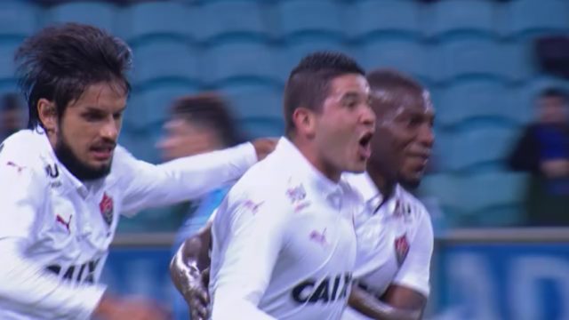 Diego Renan fez o segundo gol numa cobrança de pênalti (Foto: Reprodução/Globo Esporte)