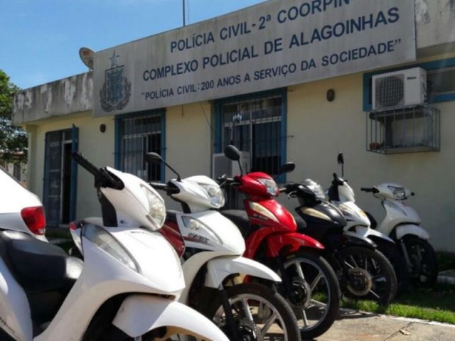 Motocicletas roubadas foram apreendidas com casal, diz polícia (Foto: Divulgação / Polícia Civil)
