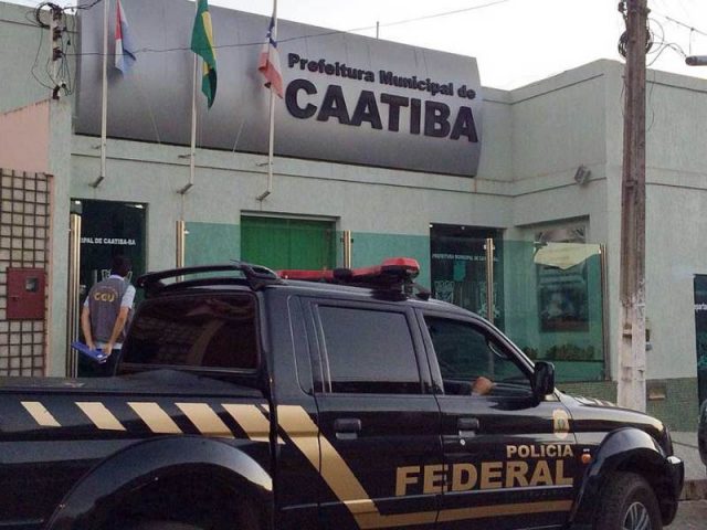 Desvios teriam sido feitos pelo prefeito de Caatiba, Joaquim Mendes de Souza Junior. Foto: Divulgação/Polícia Federal.