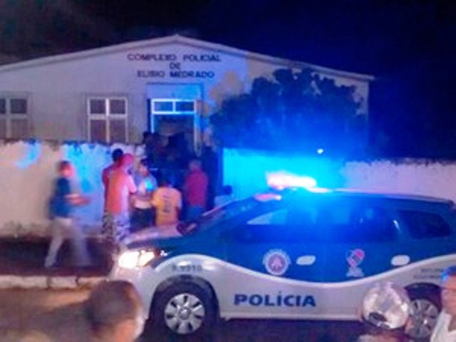 Polícia faz buscas pela região. Foto: Bahia10.Com.Br.