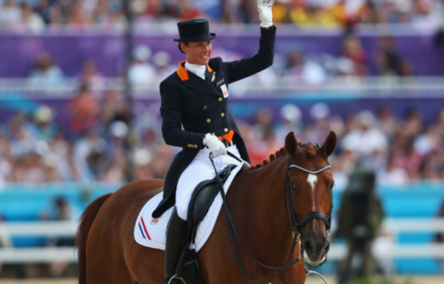 Nas Olimpíadas de Londres, em 2012, a atleta holandesa ganhou as medalhas de prata e bronze com o animal. (Foto: Divulgação)