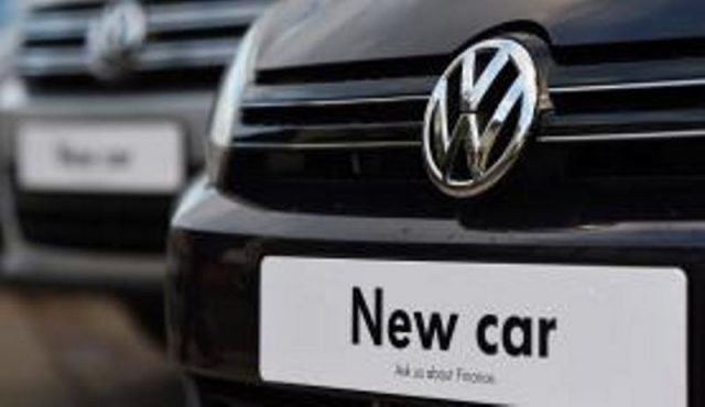 Conforme nota da Volkswagen, mais de 100 mil veículos deixaram de ser produzidos por causa da falta de peças (Foto: Andy Rain/EPA/Agência Lusa)