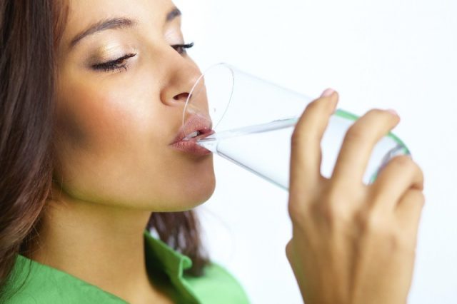 Organização Mundial de Saúde recomenda o uso adequado de água para homens e mulheres. Foto: suplementosbrasil.org.