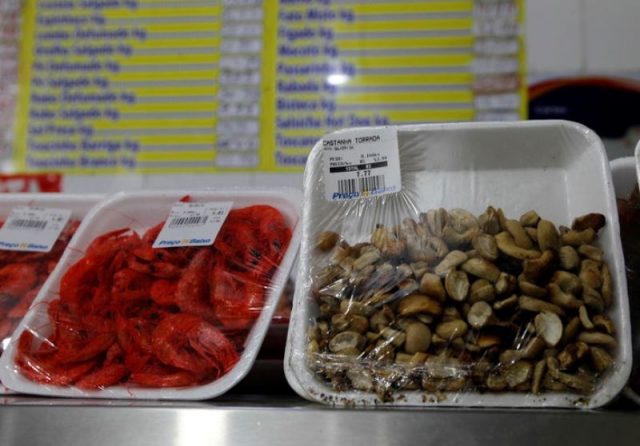 Camarão seco e castanha são alguns dos itens fiscalizados (Foto: Elói Corrêa/GOVBA)