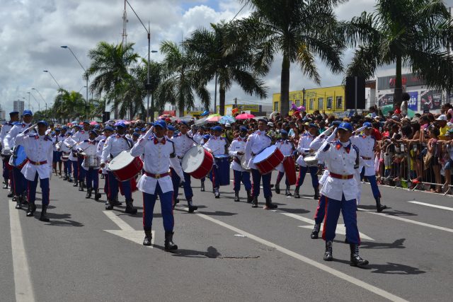 Alunos do Colégio Militar Diva Portela também marcaram presença no desfile de 7 de Setembro