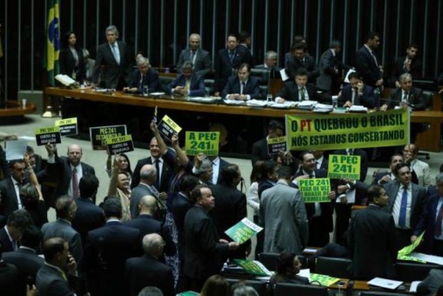 Votação no plenário da Câmara foi realizada nesta segunda-feira (10). Foto: Fabio Rodrigues Pozzebom.