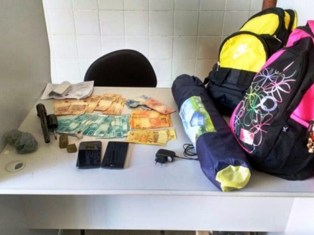 Polícia encontrou dinheiro, drogas e armas com suspeitos. Foto: Blog do Sigi Vilares.