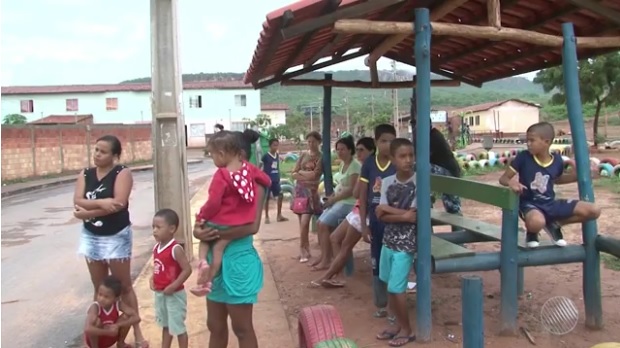Crianças ficam sem aula por falta de transporte escolar em Barreiras (Foto: Reprodução/TV Bahia)