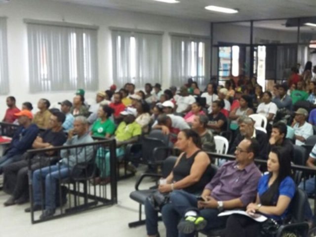 Ocupação Câmara Municipal de Teixeira de Freitas ocorre desde a segunda-feira (Foto: Uinderley Guimarães/ SulBahia News)