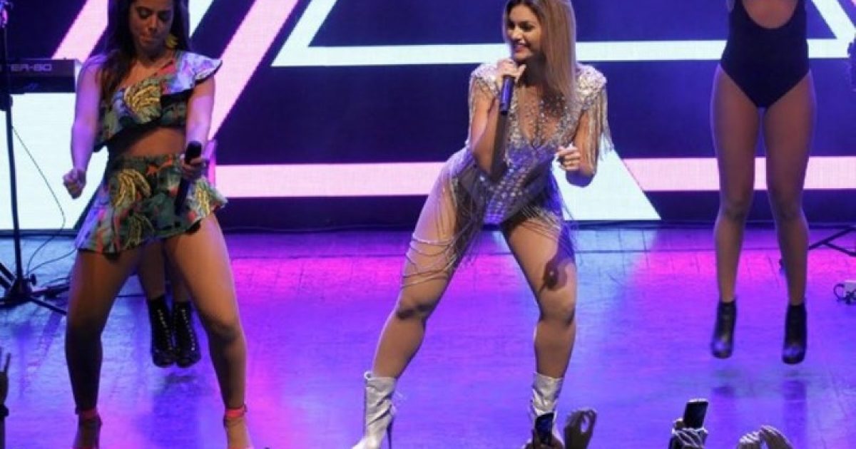 Kelly Key se apresenta com Anitta em show no Rio (Foto: Marcos Ferreira /Ag.Brazil News)