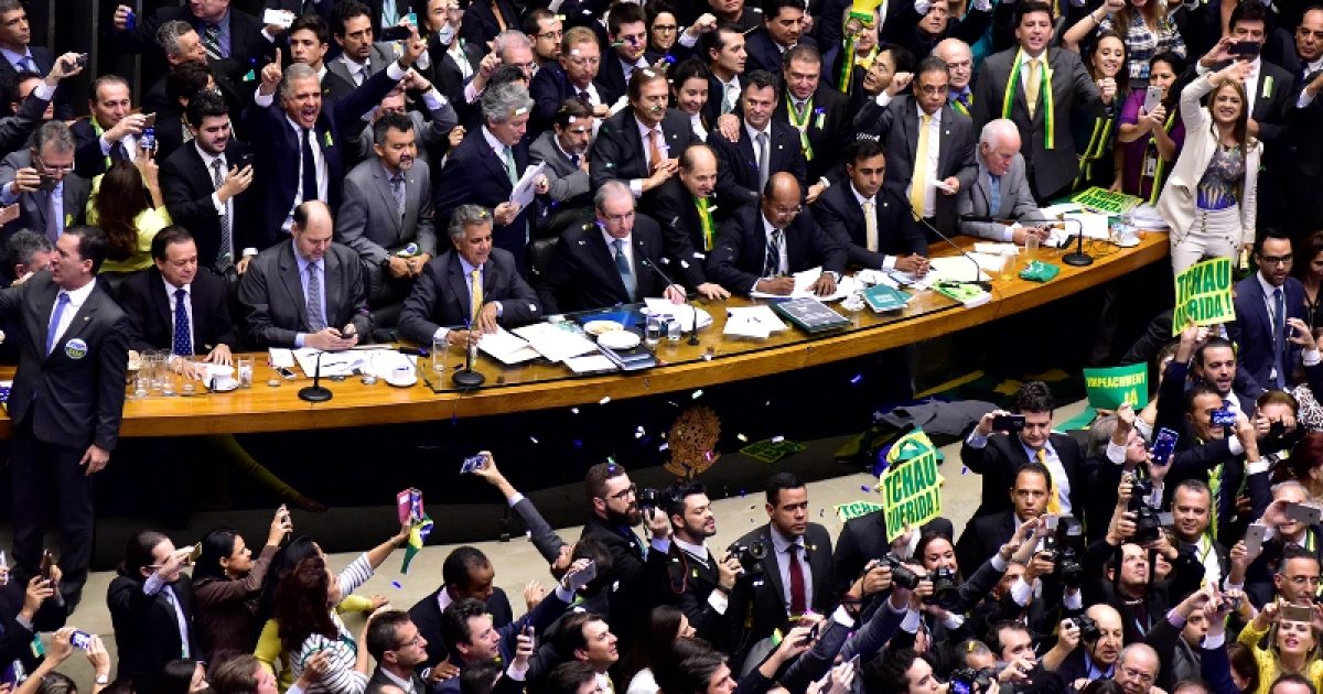 Deputados pró-impeachment comemoram aprovação. Foto: eca Ribeiro/Câmara dos Deputados.