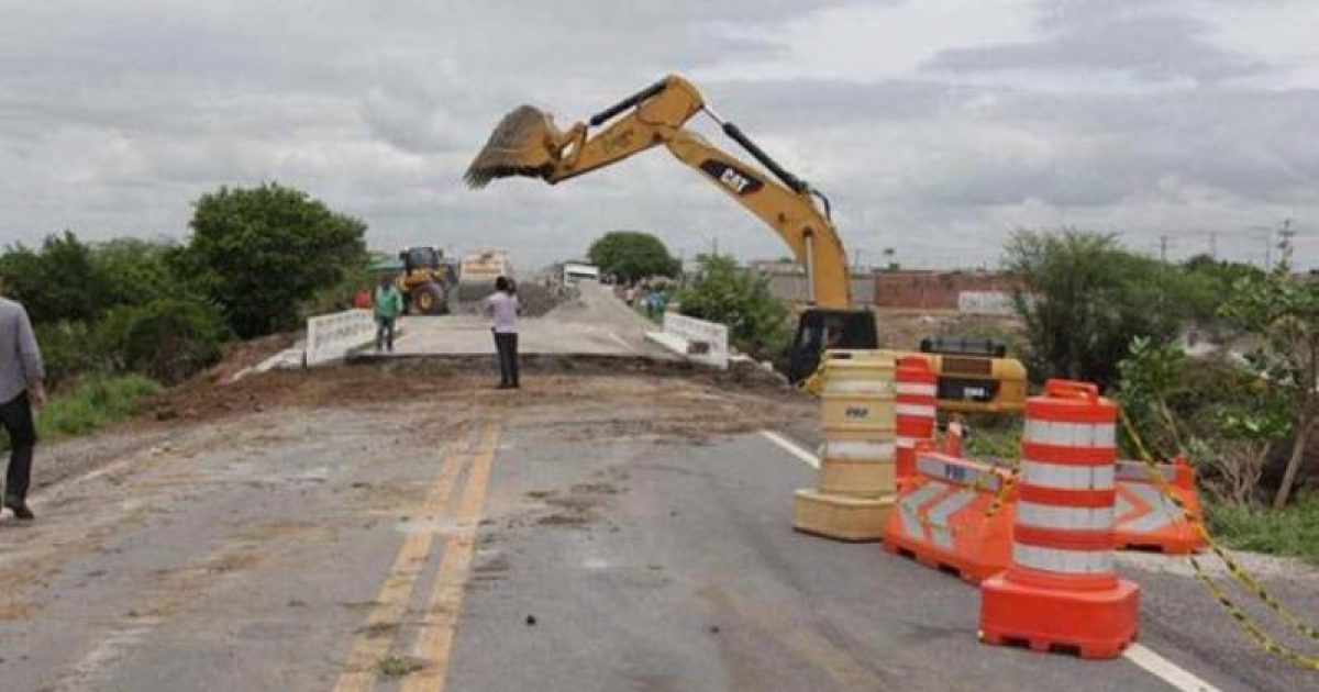 Obras na ponte começaram no dia seguinte em que cedeu. Foto: Alberto Coutinho/GOVBA.