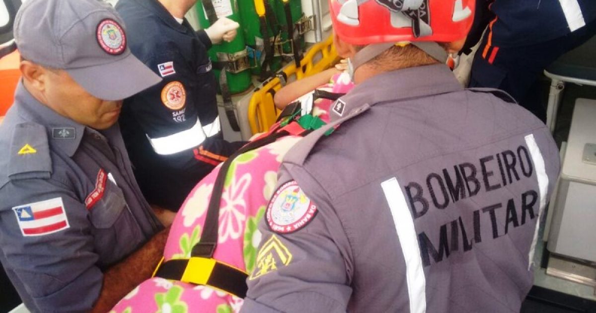 Criança foi resgatada e encaminhada para hospital. Foto: Divulgação/Corpo de Bombeiros.