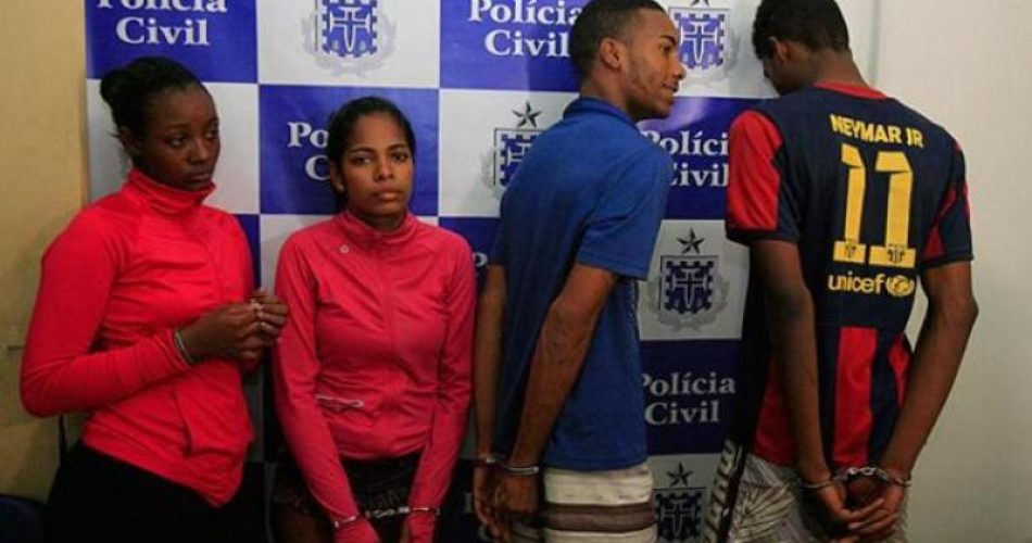 Jamile, Vanessa, Reginaldo e Daniel foram presos por PMs ao sair de hotel na quinta-feira (10). Foto: Edilson Lima.