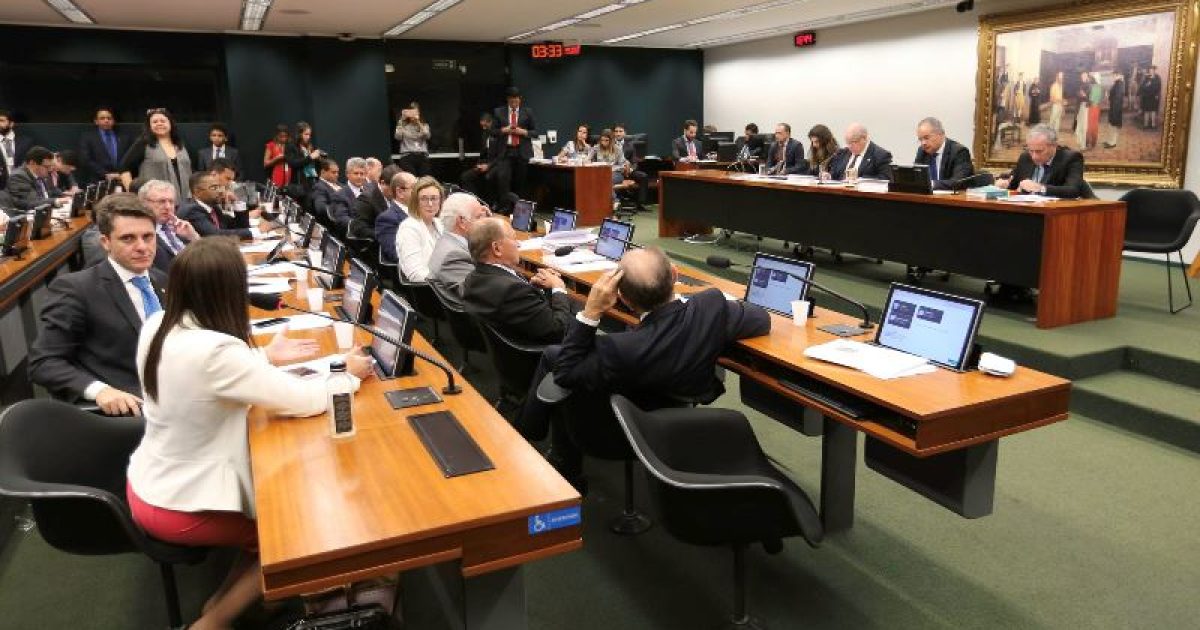 Brasília - A Comissão Especial da Reforma Política se reúne para votação do relatório parcial 3 do relator, deputado Vicente Cândido (Fabio Rodrigues Pozzebom/Agência Brasil)