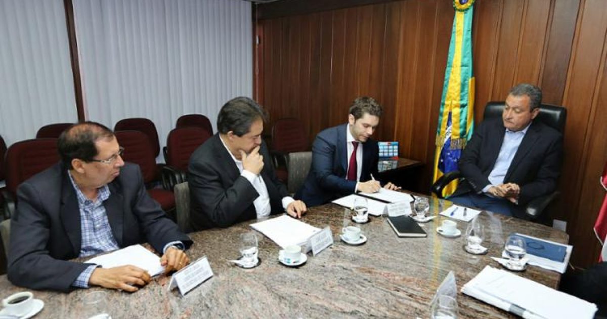 Acordo entre o Governo do Estado e a Latam Linhas Aéreas foi assinado na sede da Governadoria. Foto: Pedro Moraes.