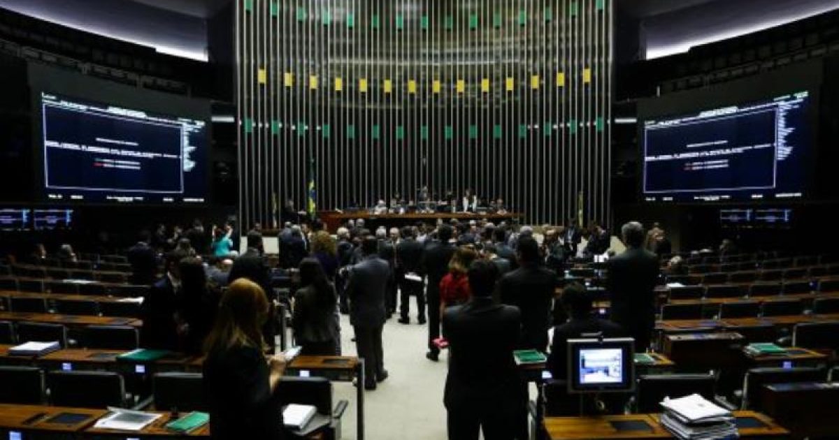 Sessão da Câmara dos Deputados para votação da Proposta de Emenda à Constituição (PEC) 241 de 2016 que estabelece um teto para os gastos públicos por até 20 anos (Foto: Marcelo Camargo/Agência Brasil)