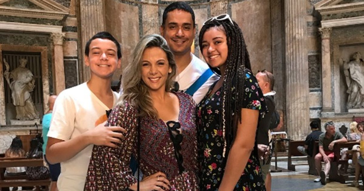 Carla Perez com a família (Foto: Reprodução/Instagram)