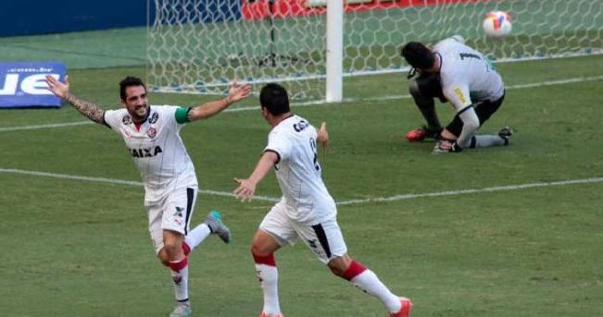 Marcando gol contra o Ceará, Escudero voltou a ser o maestro do Leão, como em 2013. Foto: LC Moreira/Estadão Conteúdo.