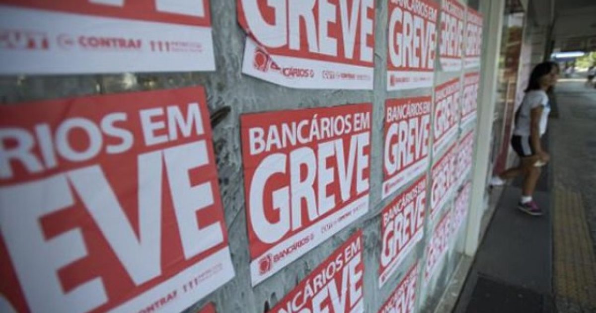 Categoria está em greve desde o dia 6 de outubro. Foto: teixeiranews.com.br.