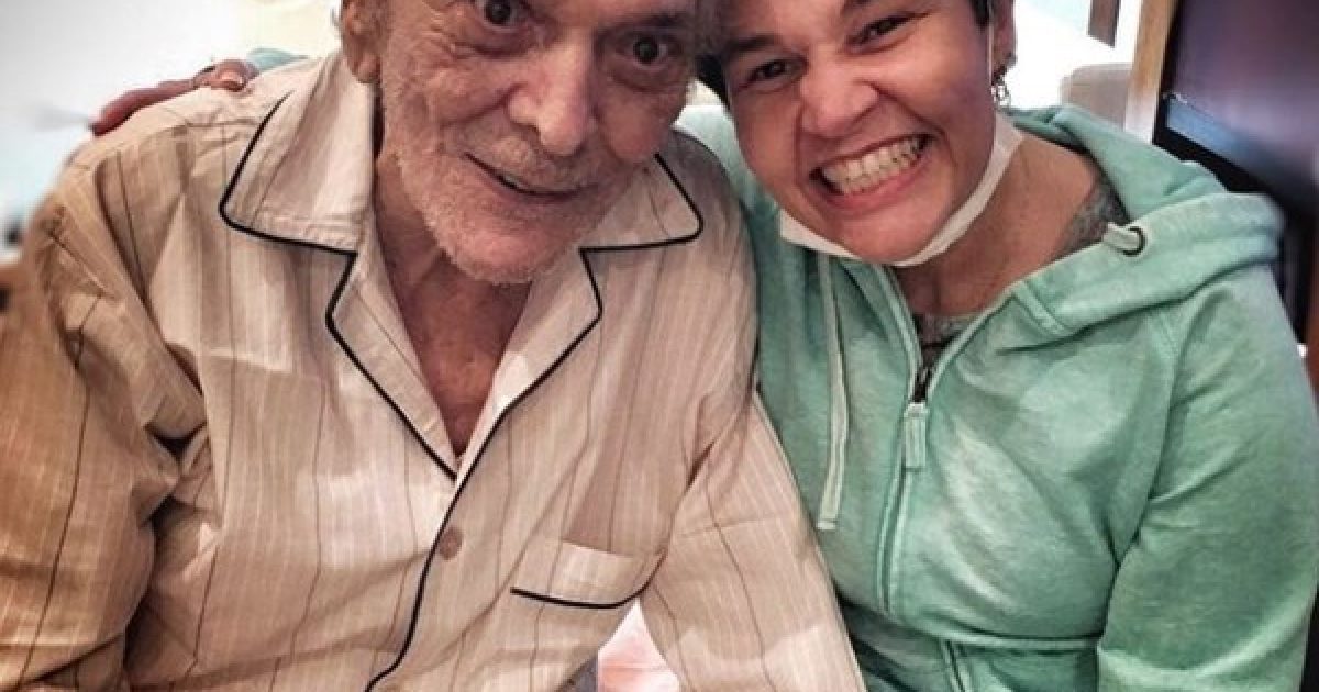 Claudinha Rodrigues foi visitar Seu Lucio e não sabemos ainda quem ficou mais feliz!  (Foto: Reprodução / Instagram)