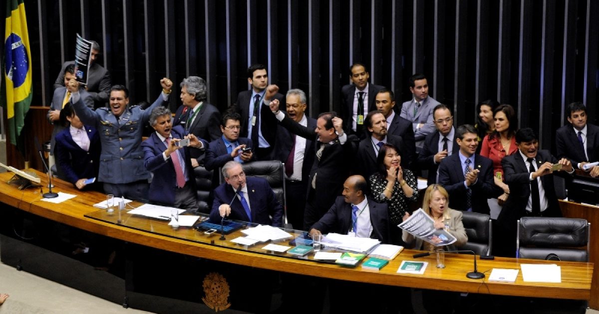 Parlamentares comemoram aprovação da PEC em 2º turno. Foto: Luis Macedo/Câmara dos Deputados.