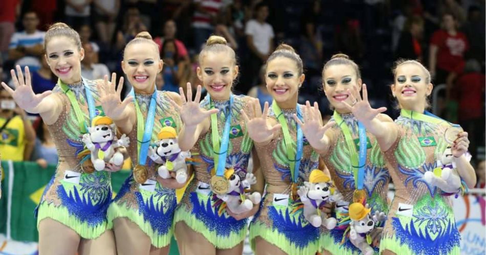 A equipe brasileira obteve neste sábado em Toronto a medalha de ouro na prova geral por equipes (Foto: Reprodução/ Estadão)