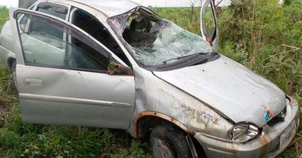 A polícia informou que o motorista perdeu o controle do veículo após fazer uma ultrapassagem. Foto: Edivaldo Braga/ Blogbraga.