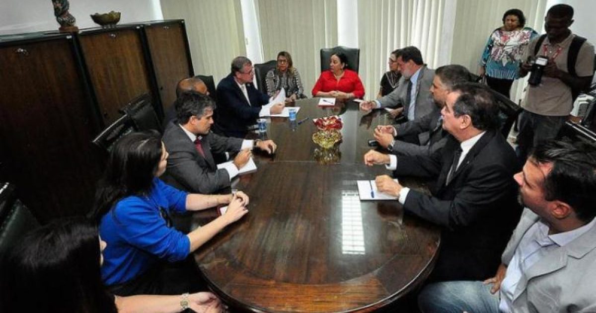 A presidente do TJ-BA reuniu-se com a comissão. Foto: Nei Pinto Ferreira/Divulgação.