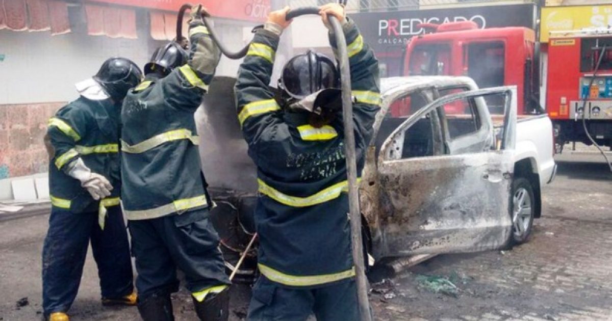 Ninguém ficou ferido; causa das chamas será investigada. Foto: Divulgação/Corpo de Bombeiros.
