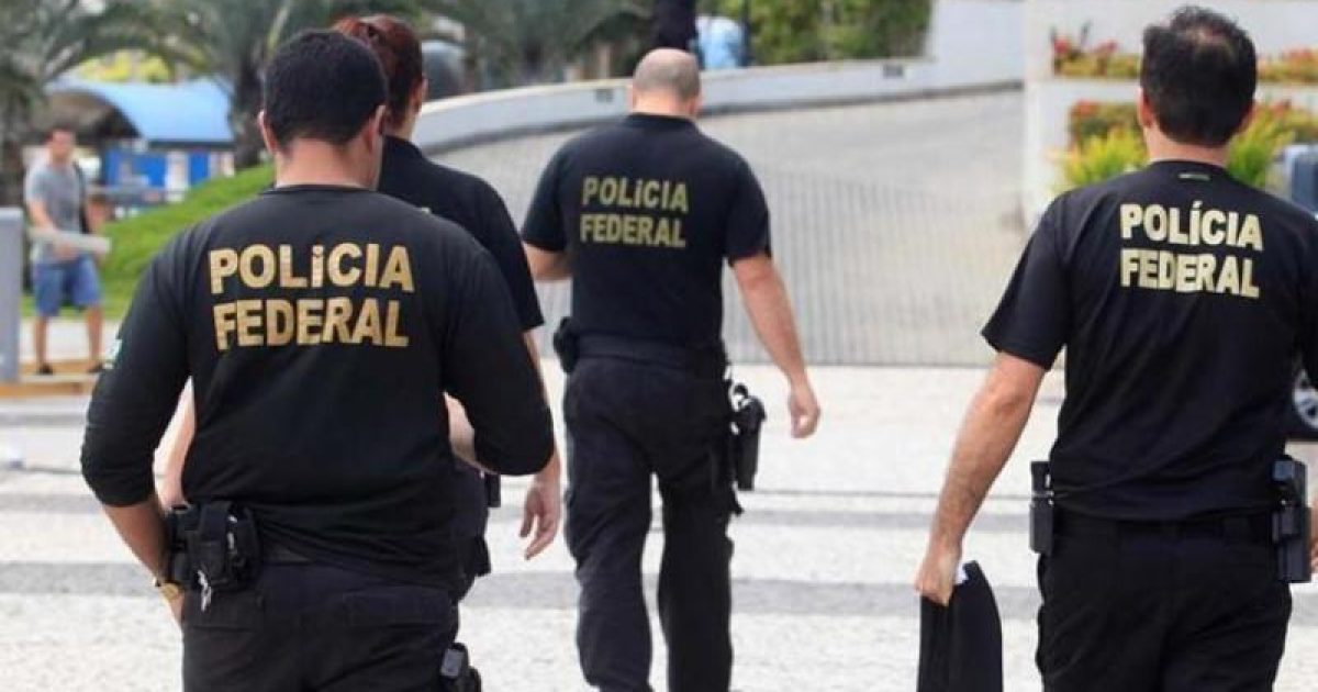Policiais cumprem mandado de prisão no Rio de Janeiro. Foto: Lúcio Távora.