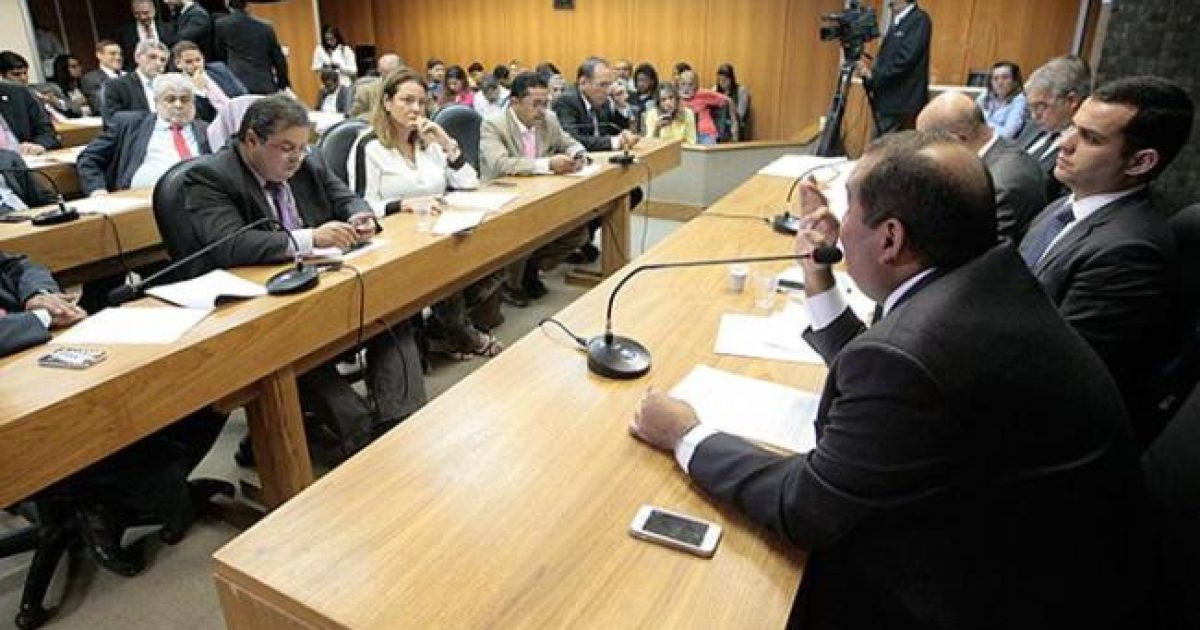 Comissão Mista da Assembleia Legislativa leu o relatório sobre o projeto nesta quarta (14). Foto: Luciano da Matta.