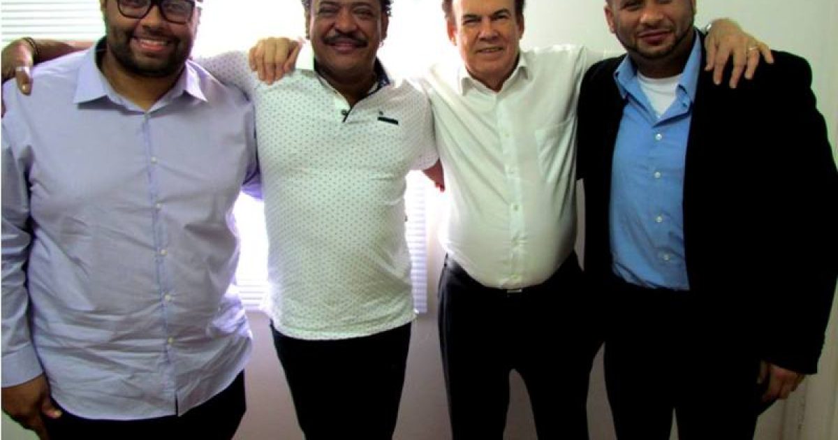 Compadre Washington e Campos Machado (centro) ao lado de correligionários. Foto: Facebook/C. Machado.