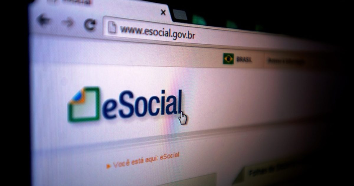 Para a emissão da guia unificada, o empregador deve acessar a página do eSocial na Internet. Foto: Marcelo Camargo.