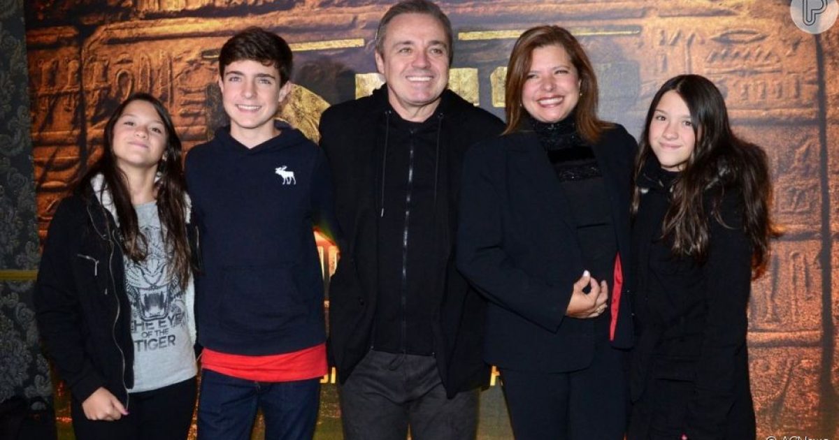 Gugu Liberato e Rose di Matteo com os filhos João, Sofia e Marina (Foto: Reprodução/Instagram)